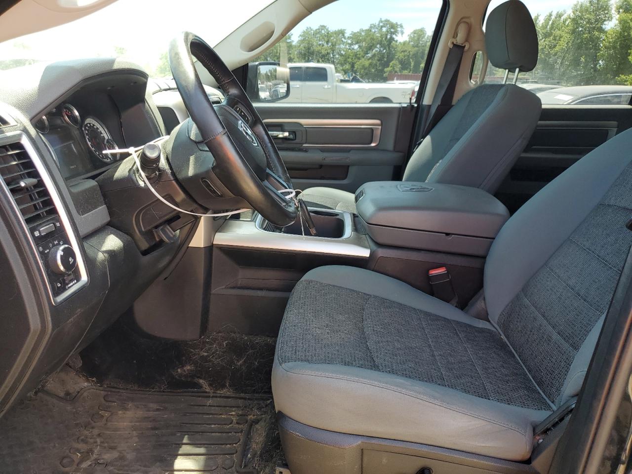 1C6RR7LM0GS300082 2016 Ram 1500 Slt