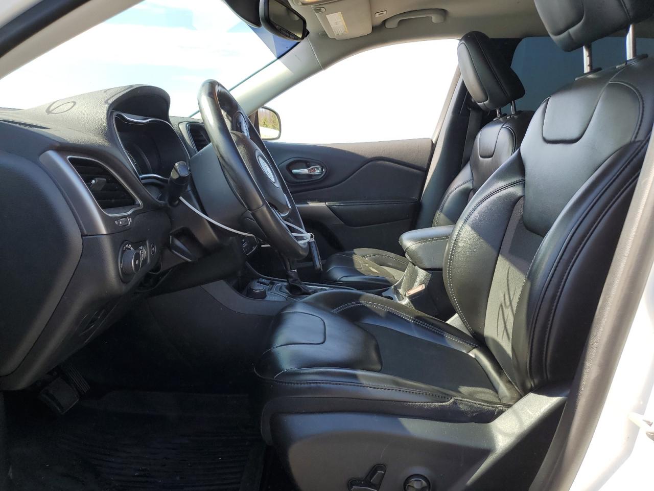 1C4PJMLB2KD399053 2019 Jeep Cherokee Latitude Plus