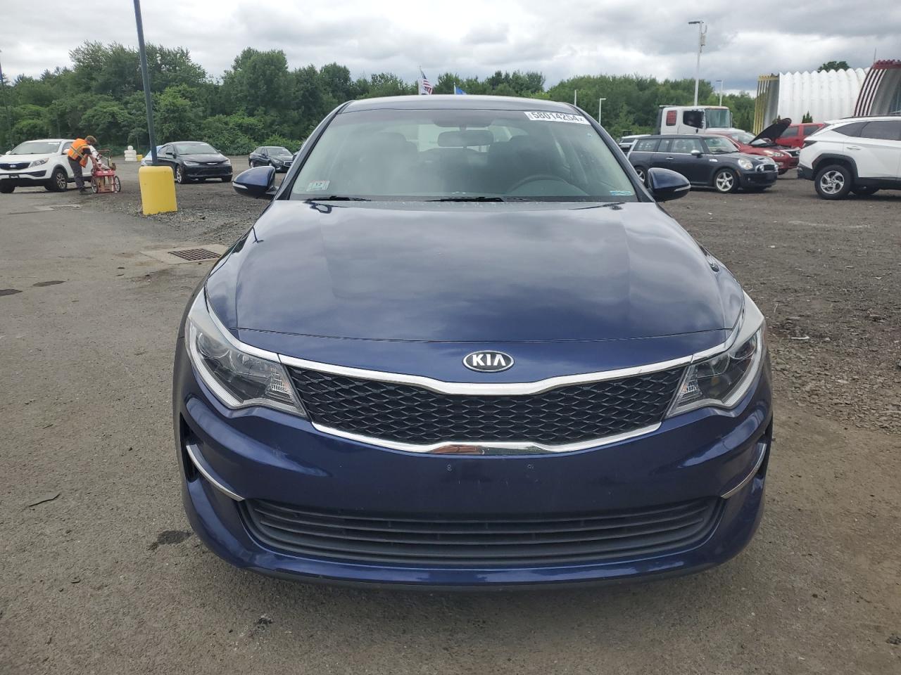 2017 Kia Optima Lx vin: 5XXGT4L34HG174795