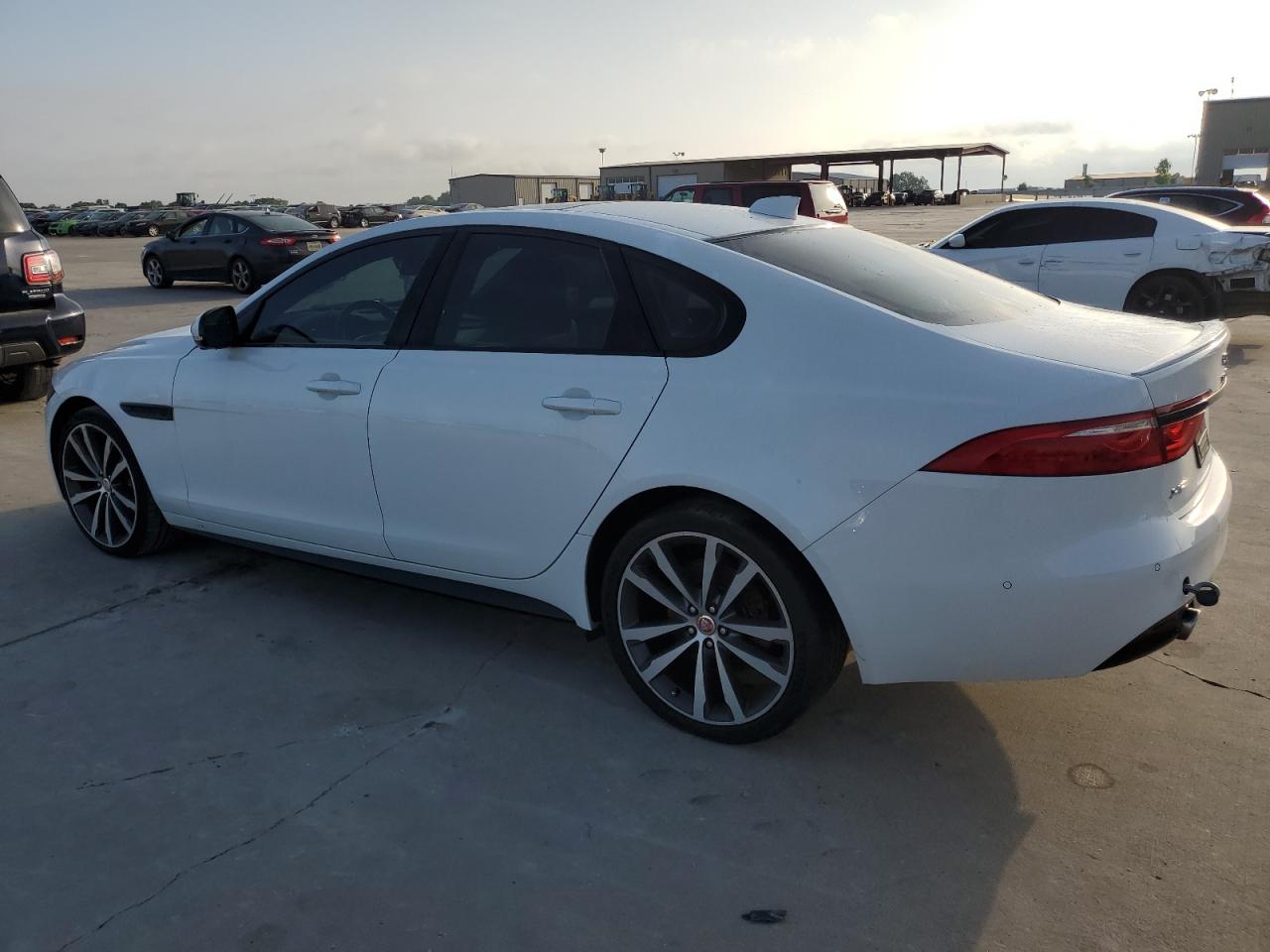 2016 Jaguar Xf S vin: SAJBG4BV1GCY08209