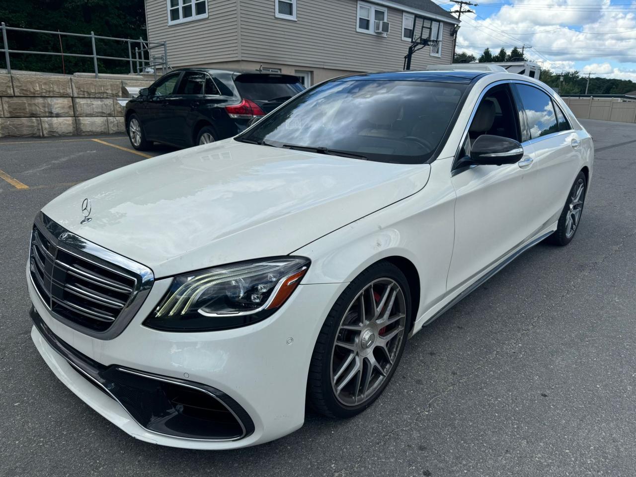 2018 Mercedes-Benz S 63 Amg 4Matic vin: WDDUG8JB8JA422854