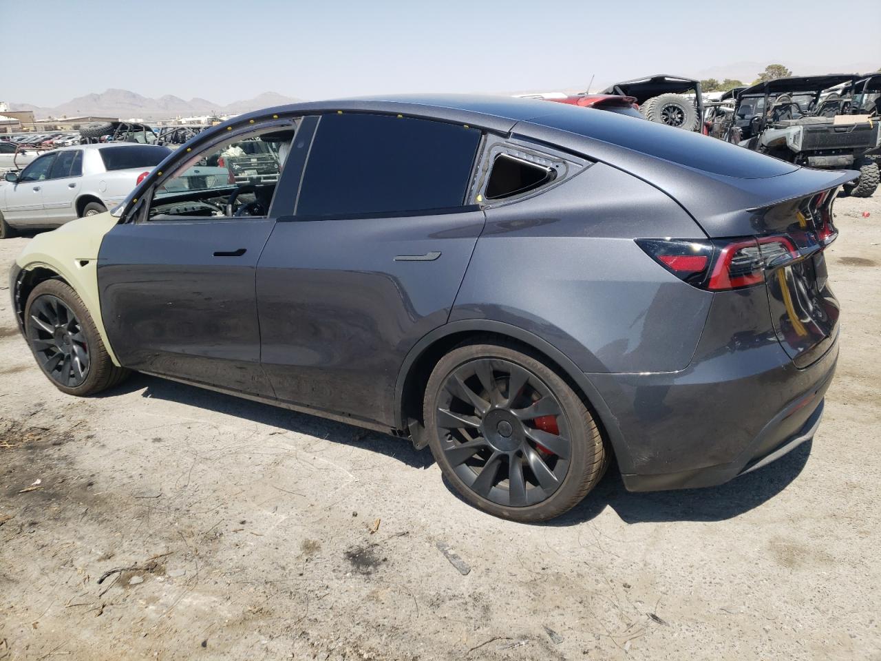 2023 Tesla Model Y vin: 7SAYGDEF8PF921089