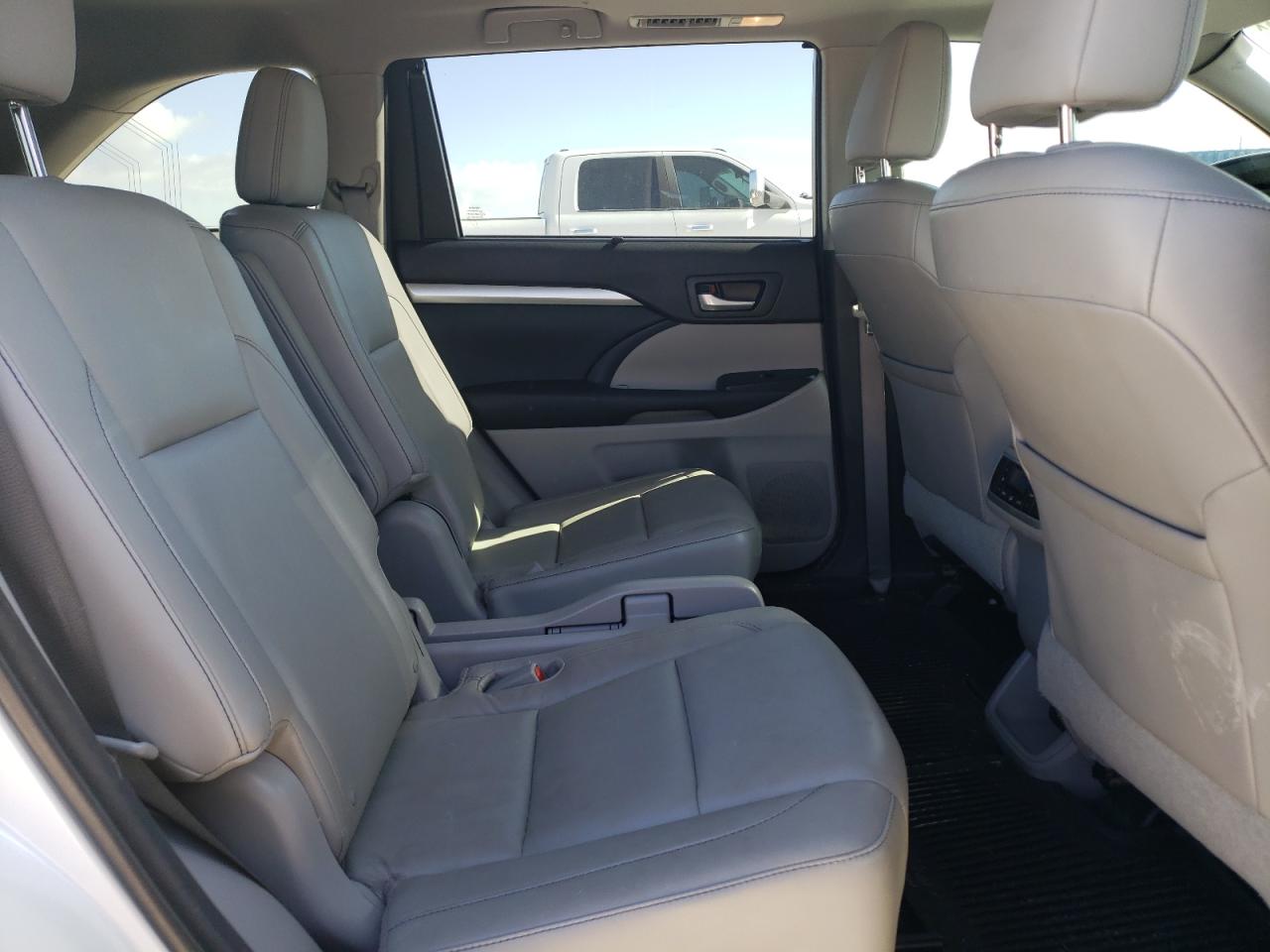 5TDJKRFH0FS156688 2015 Toyota Highlander Xle