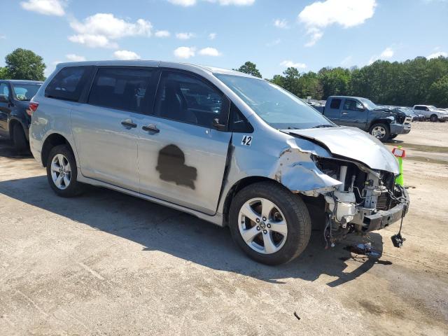 VIN 5TDZZ3DCXJS928724 2018 Toyota Sienna, L no.4