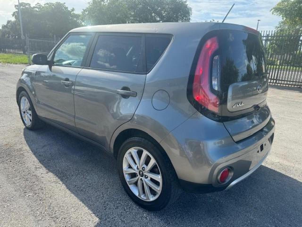 2017 Kia Soul + vin: KNDJP3A59H7448123