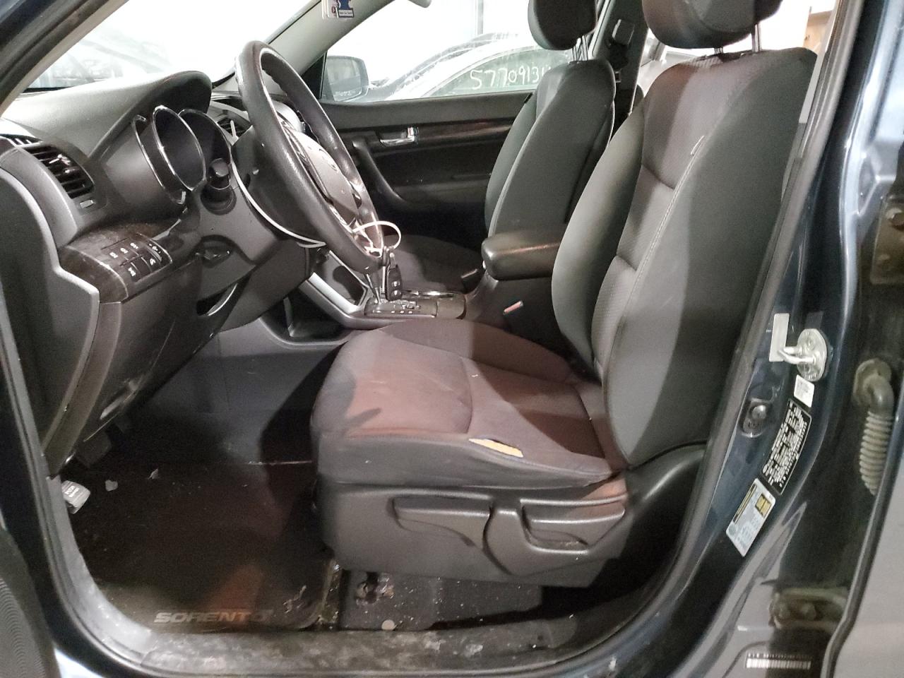 5XYKTDA22BG151913 2011 Kia Sorento Base