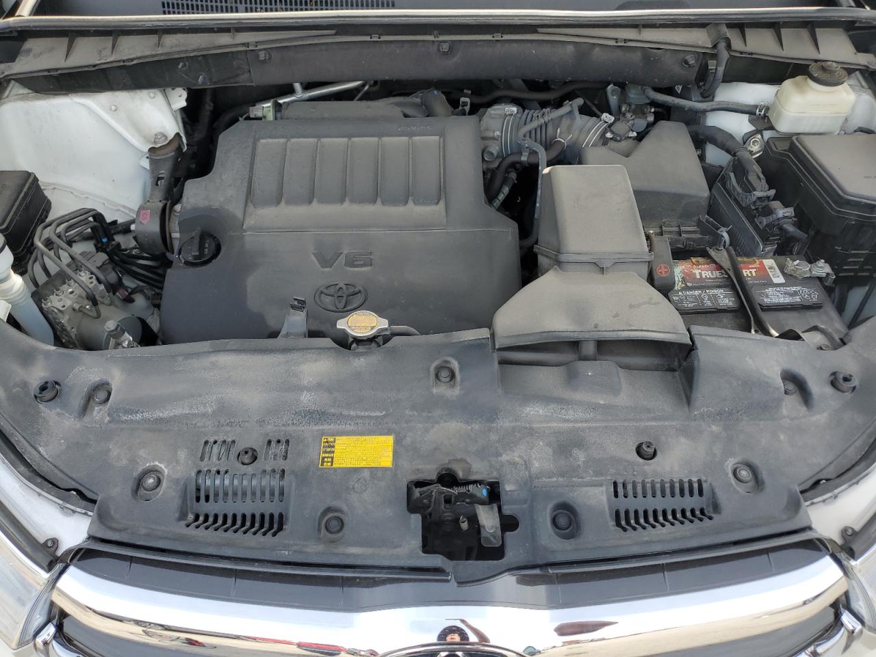 5TDBKRFH5FS178092 2015 Toyota Highlander Le