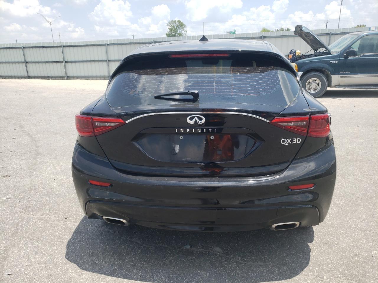 SJKCH5CP1JA059000 2018 Infiniti Qx30 Base