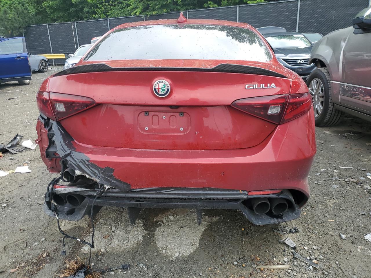 ZARFAEAV3H7559095 2017 Alfa Romeo Giulia Quadrifoglio