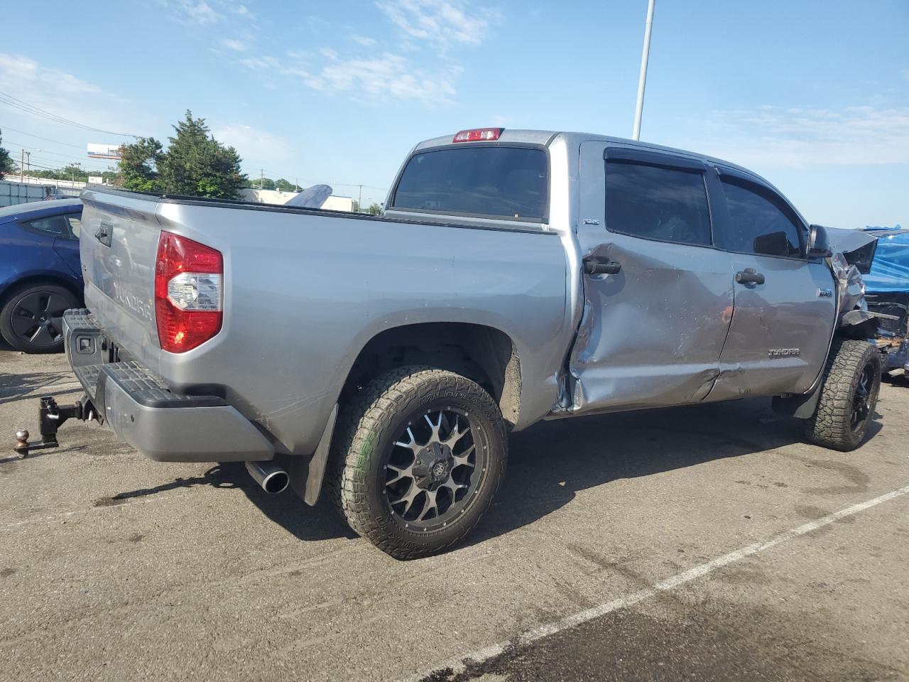 5TFDW5F19HX632754 2017 Toyota Tundra Crewmax Sr5