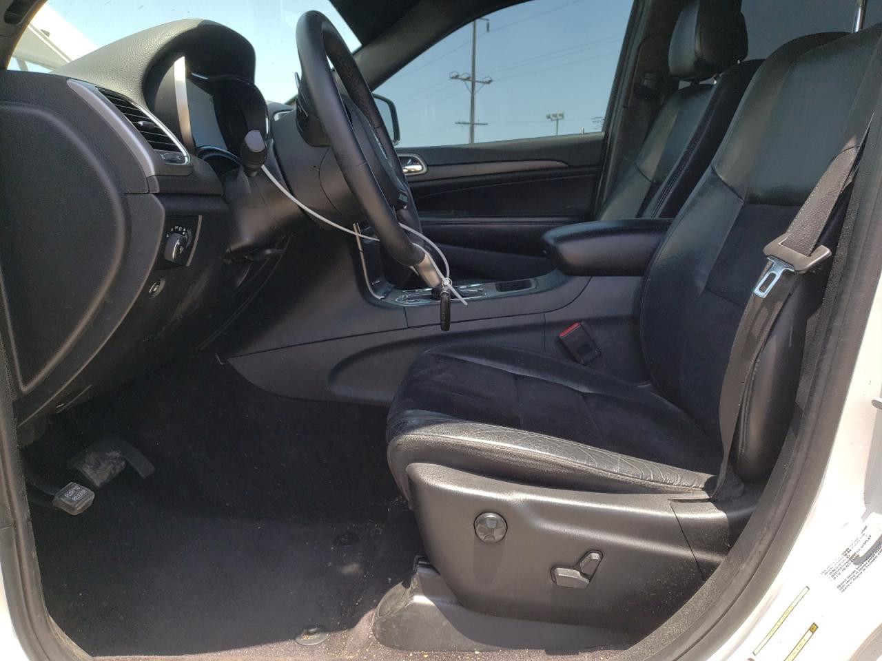 1C4RJEAGXHC868580 2017 Jeep Grand Cherokee Laredo