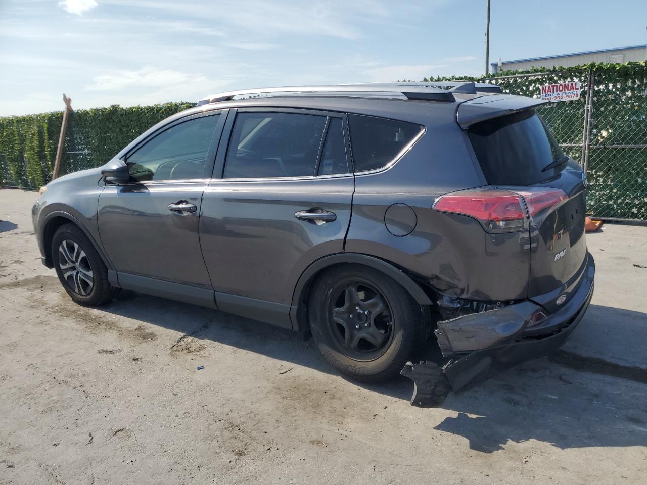 JTMZFREV5HJ105766 2017 Toyota Rav4 Le