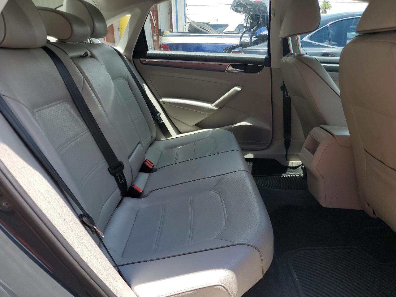 1VWDT7A31HC057079 2017 Volkswagen Passat R-Line