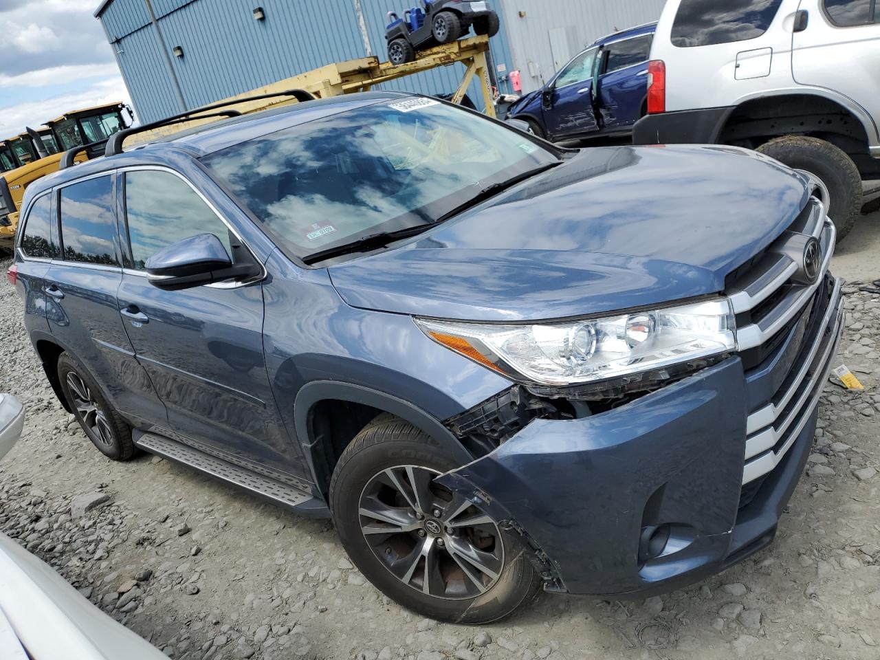 5TDBZRFH5JS496072 2018 Toyota Highlander Le