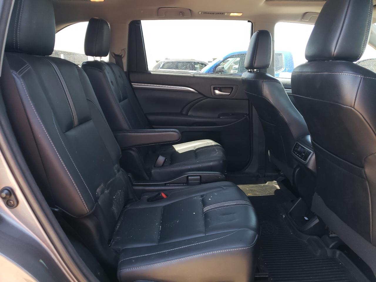 5TDJZRFH0JS530365 2018 Toyota Highlander Se