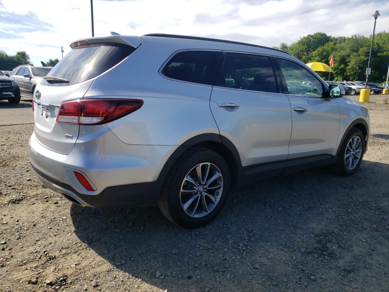 KM8SMDHF5HU170531 2017 Hyundai Santa Fe Se