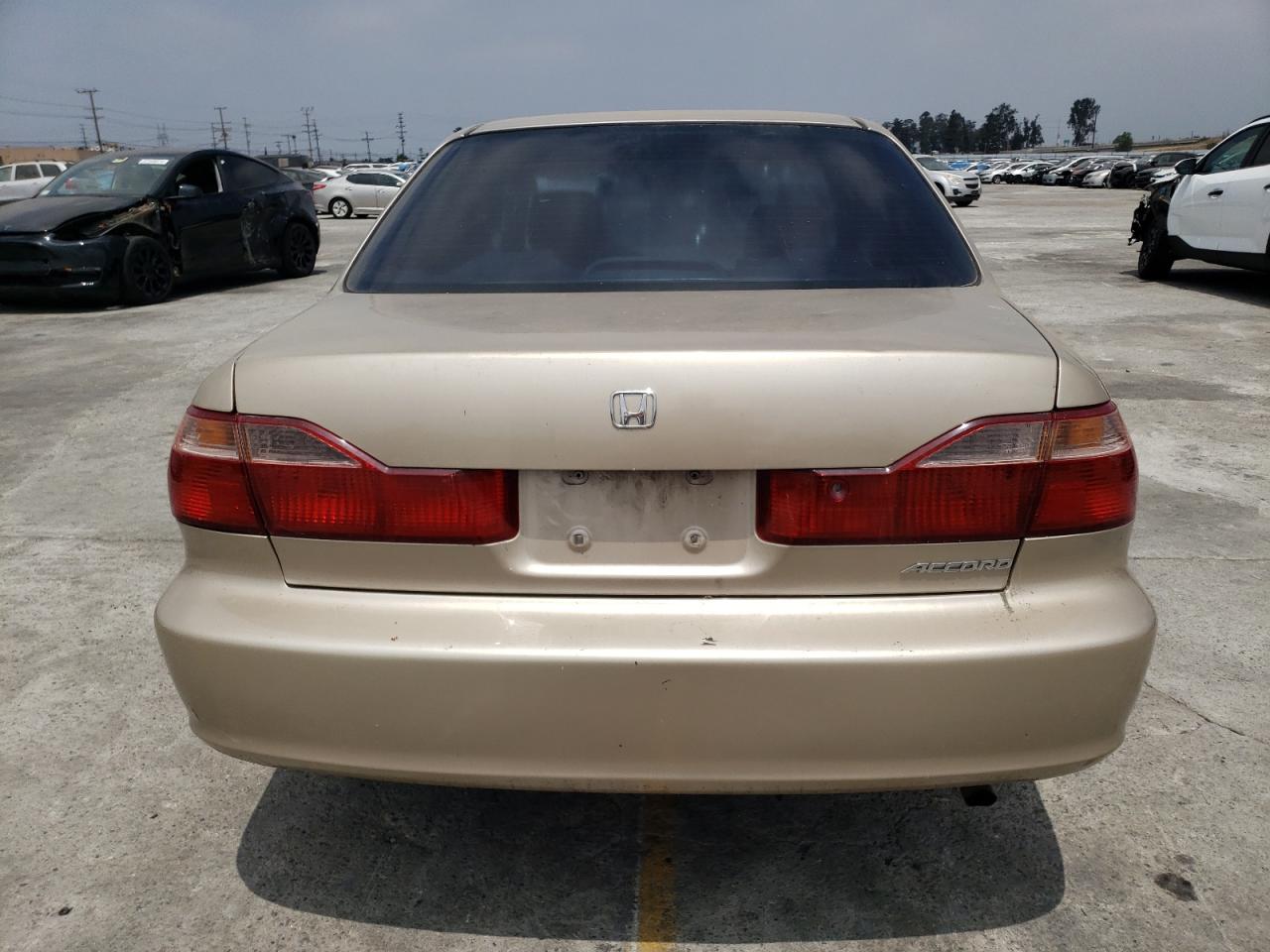 1HGCG5646YA127374 2000 Honda Accord Lx