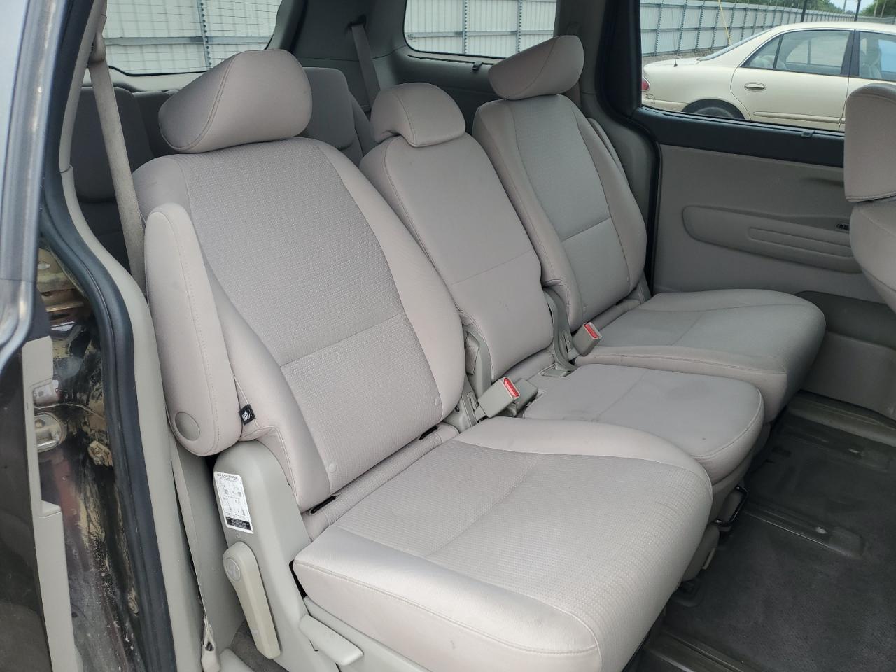 KNDMB5C14G6178689 2016 Kia Sedona Lx