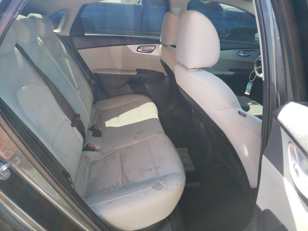 3KPF24AD6NE421085 2022 Kia Forte Fe