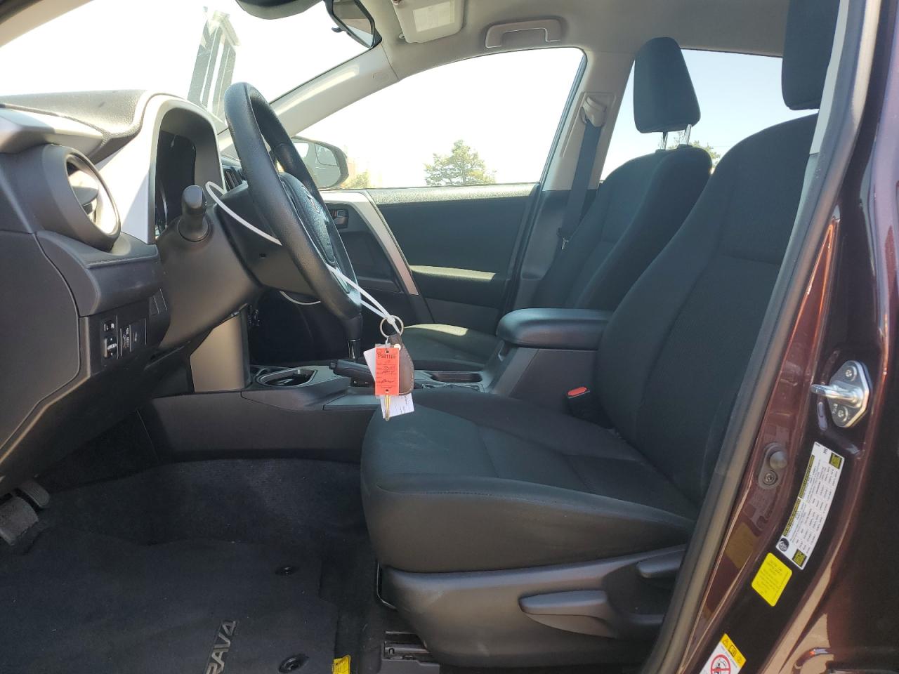 2T3ZFREV3HW358800 2017 Toyota Rav4 Le