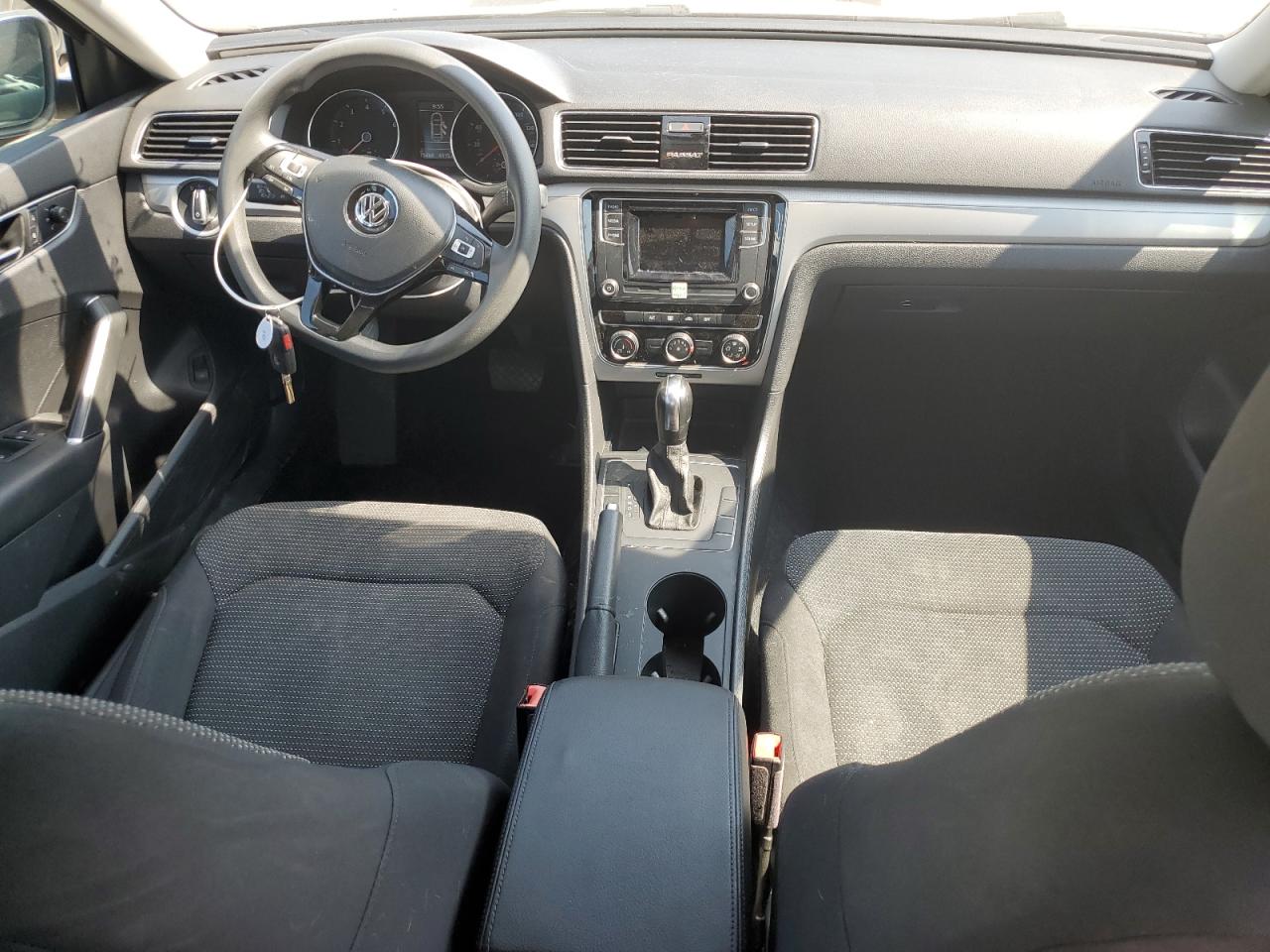 1VWAA7A36JC000326 2018 Volkswagen Passat S