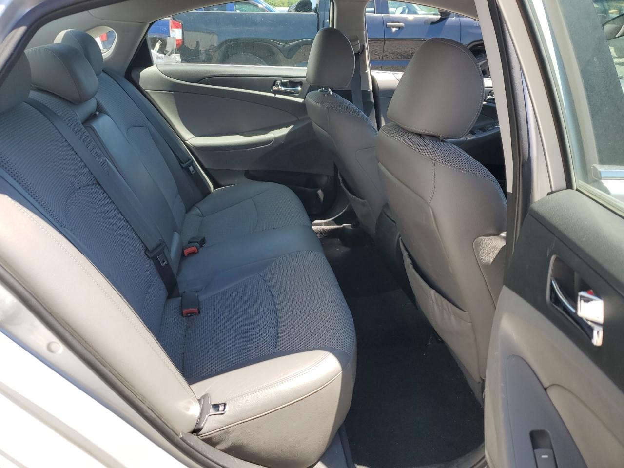 5NPEC4AC5BH111114 2011 Hyundai Sonata Se