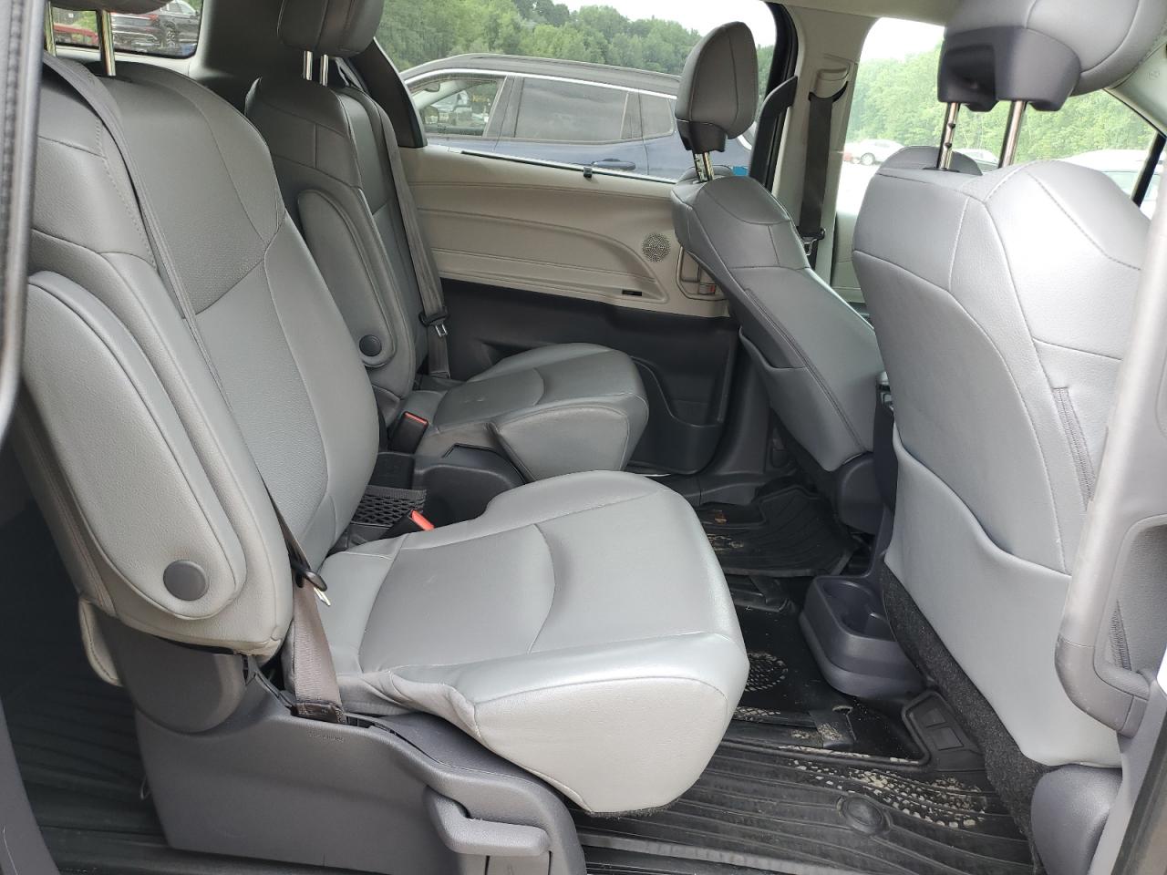 5TDYRKEC0MS011347 2021 Toyota Sienna Xle