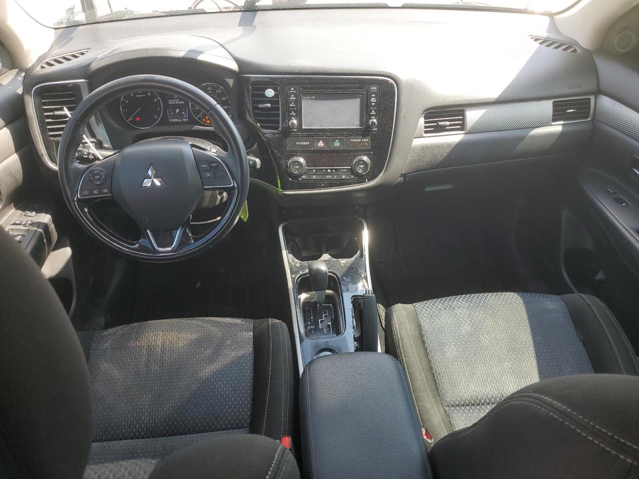 JA4AD2A31HZ062103 2017 Mitsubishi Outlander Es