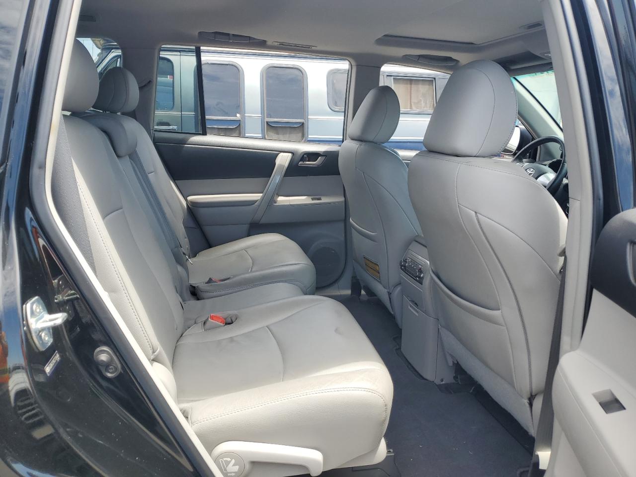 5TDBK3EHXCS104404 2012 Toyota Highlander Base