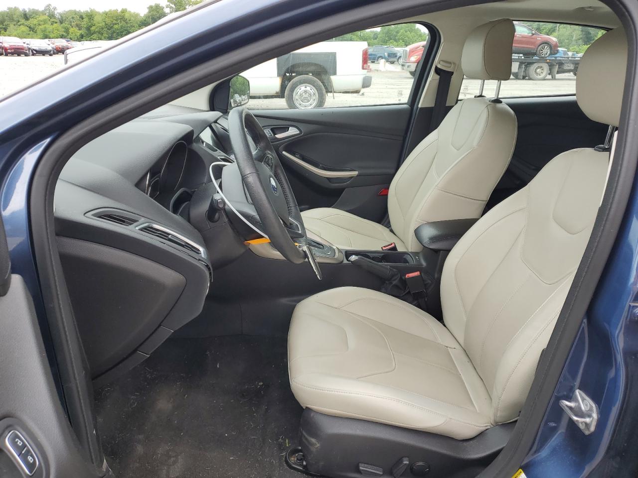 1FADP3N22JL232629 2018 Ford Focus Titanium