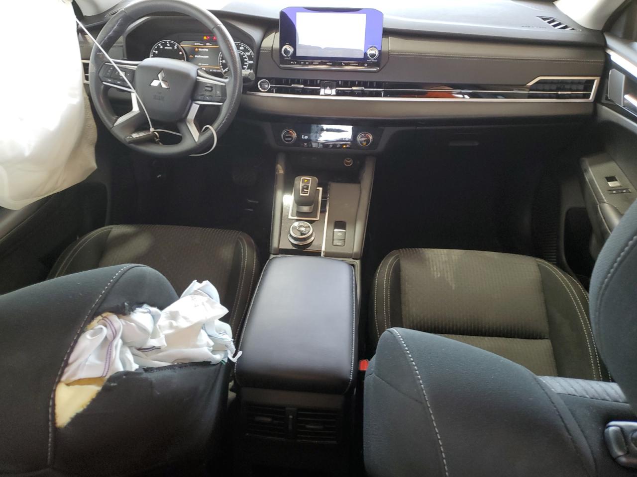 JA4J3TA87NZ019823 2022 Mitsubishi Outlander Es