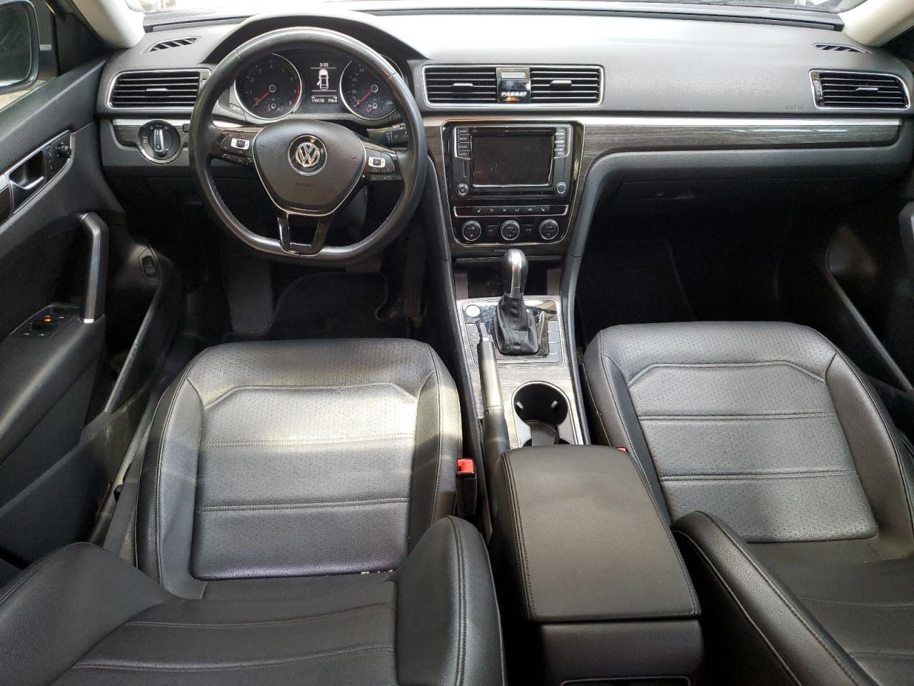 1VWBA7A38JC045871 2018 Volkswagen Passat Se