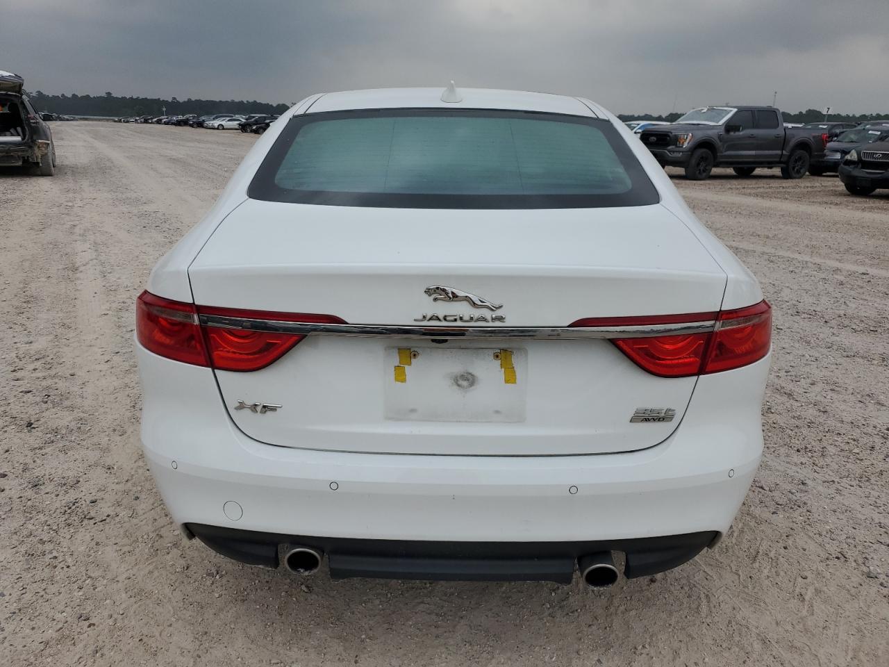 SAJBJ4BV3HCY27850 2017 Jaguar Xf Premium