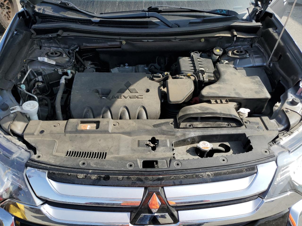 JA4AD2A39HZ055027 2017 Mitsubishi Outlander Es