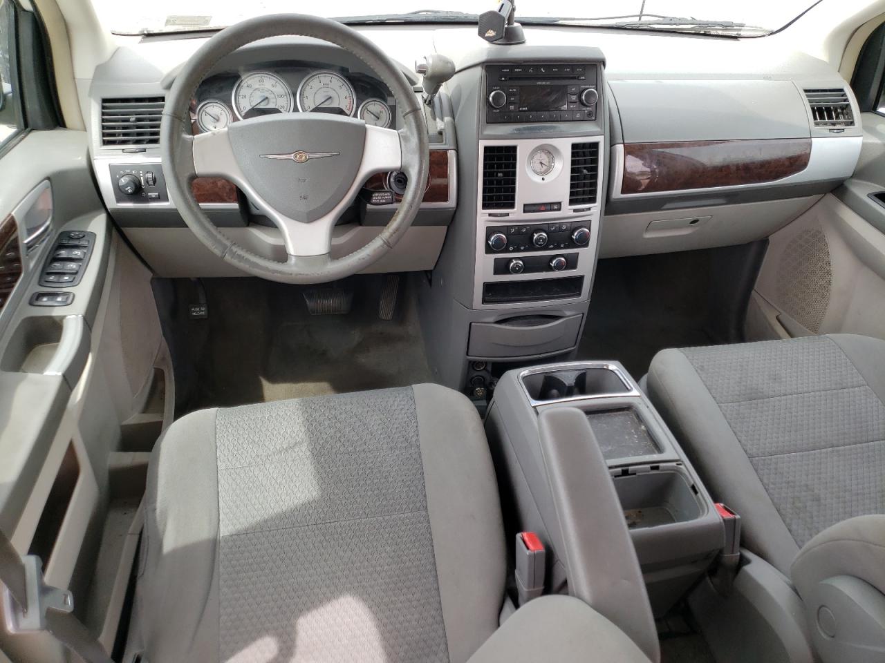 2A4RR5D12AR299568 2010 Chrysler Town & Country Touring