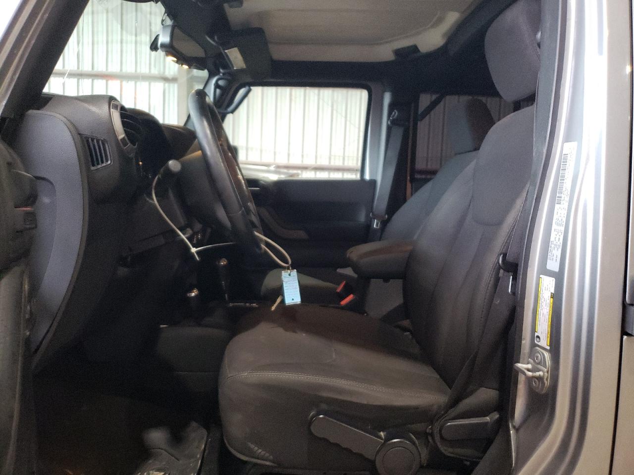 1C4BJWDG8FL717799 2015 Jeep Wrangler Unlimited Sport