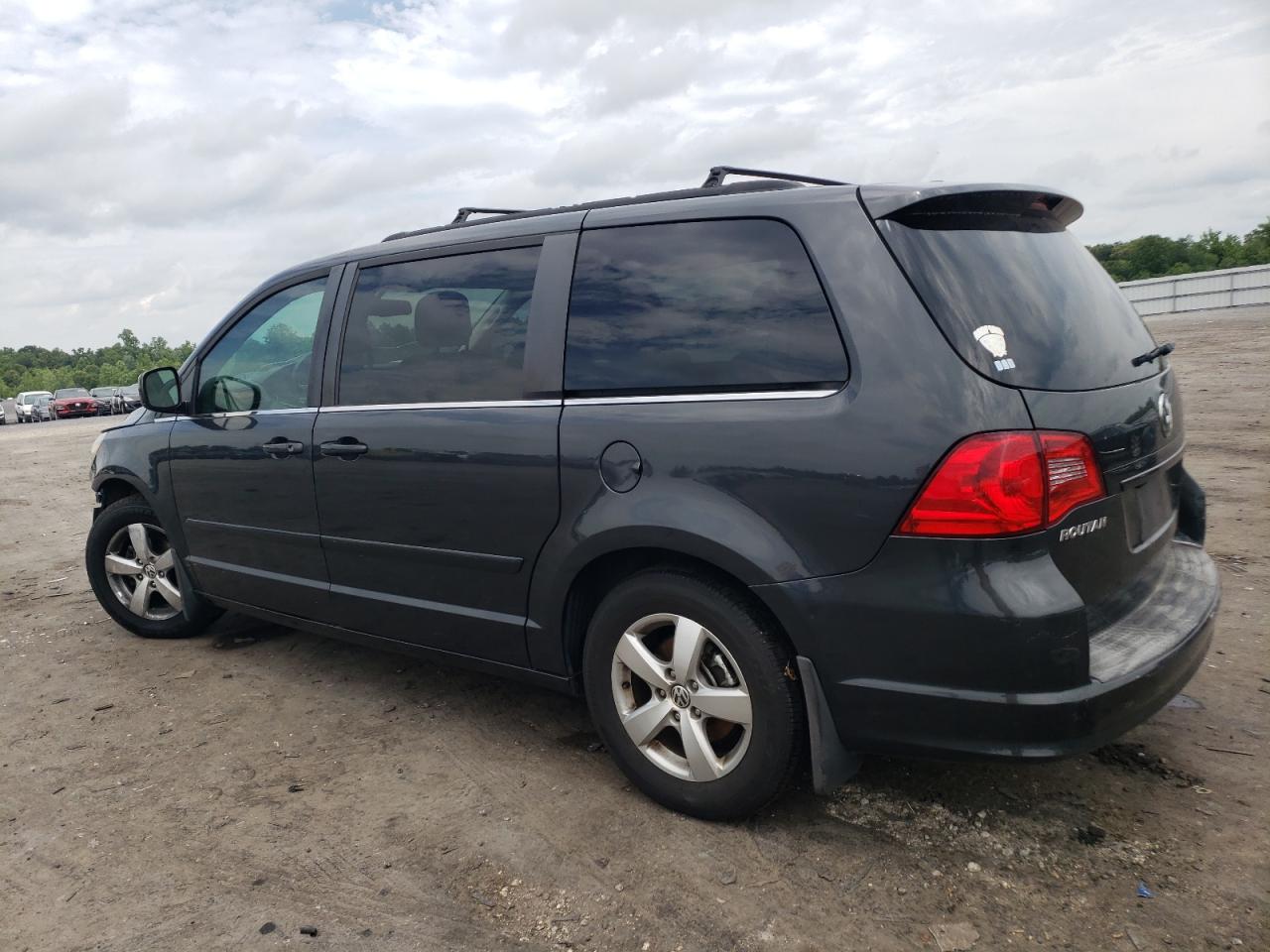 2V4RW3DG4BR717692 2011 Volkswagen Routan Se