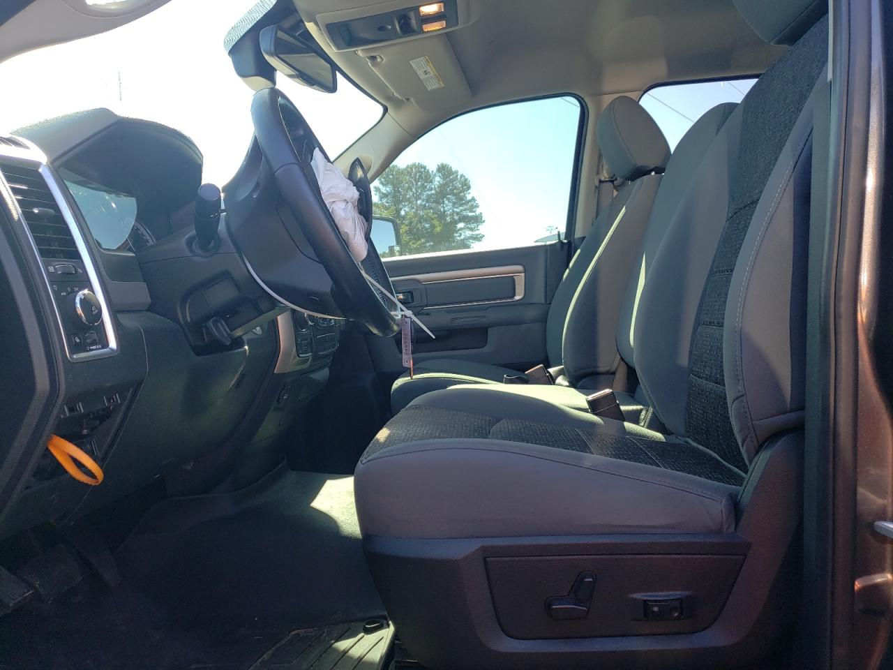 1C6RR7GG5JS311543 2018 Ram 1500 Slt