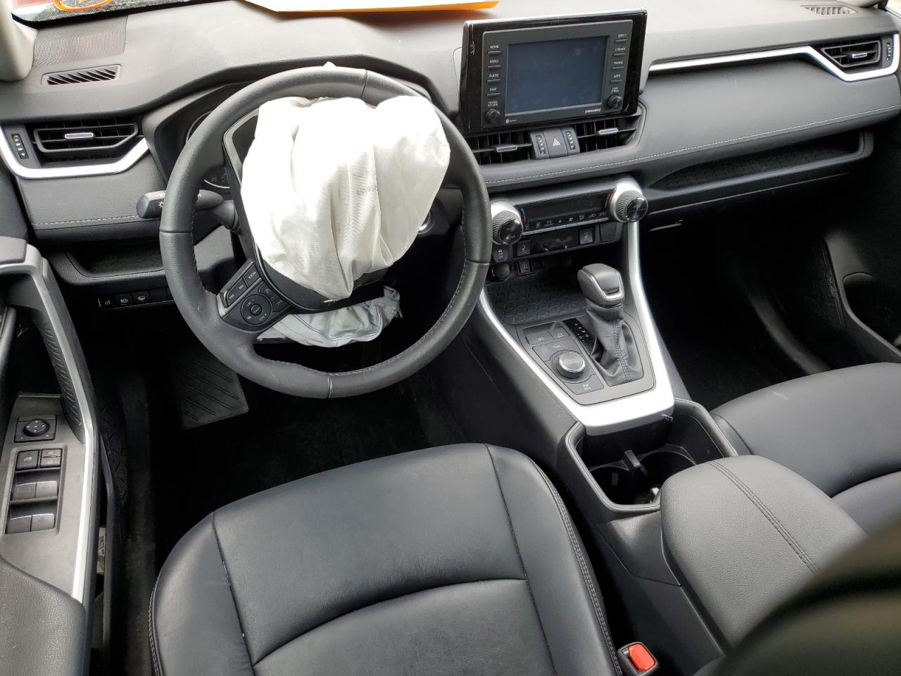 4T3B6RFV1NU099140 2022 Toyota Rav4 Xle Premium