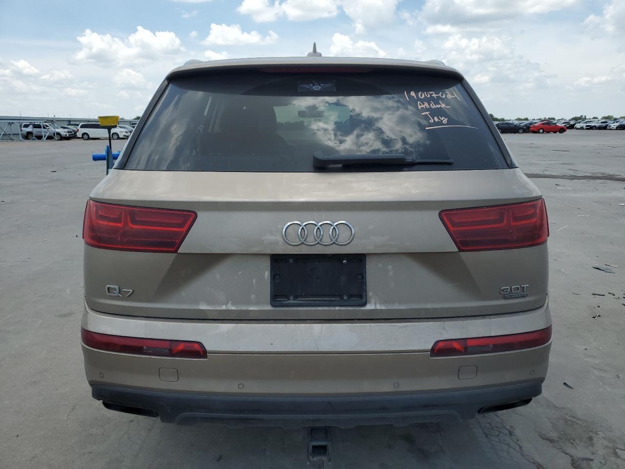 WA1LAAF71JD011985 2018 Audi Q7 Premium Plus