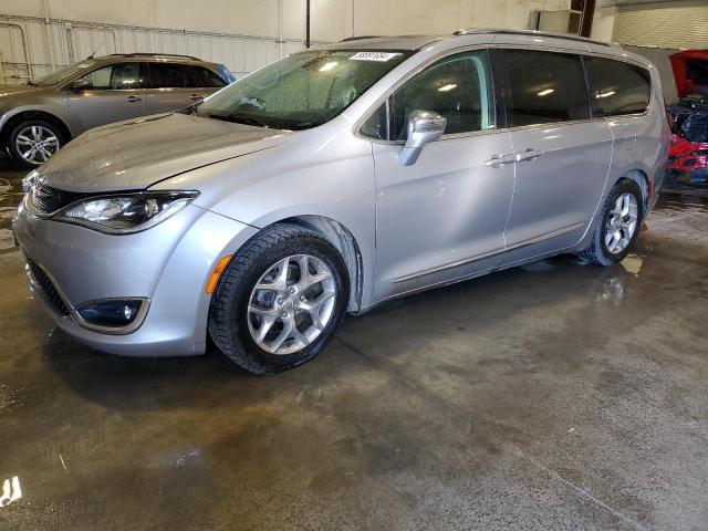 VIN 2C4RC1GG8JR272536 2018 Chrysler Pacifica, Limited no.1