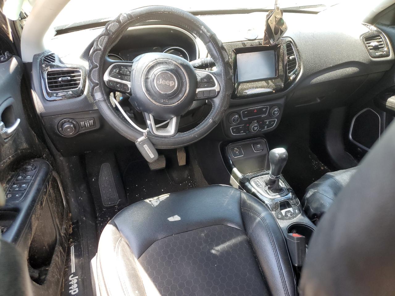 3C4NJCBB8KT612990 2019 Jeep Compass Latitude