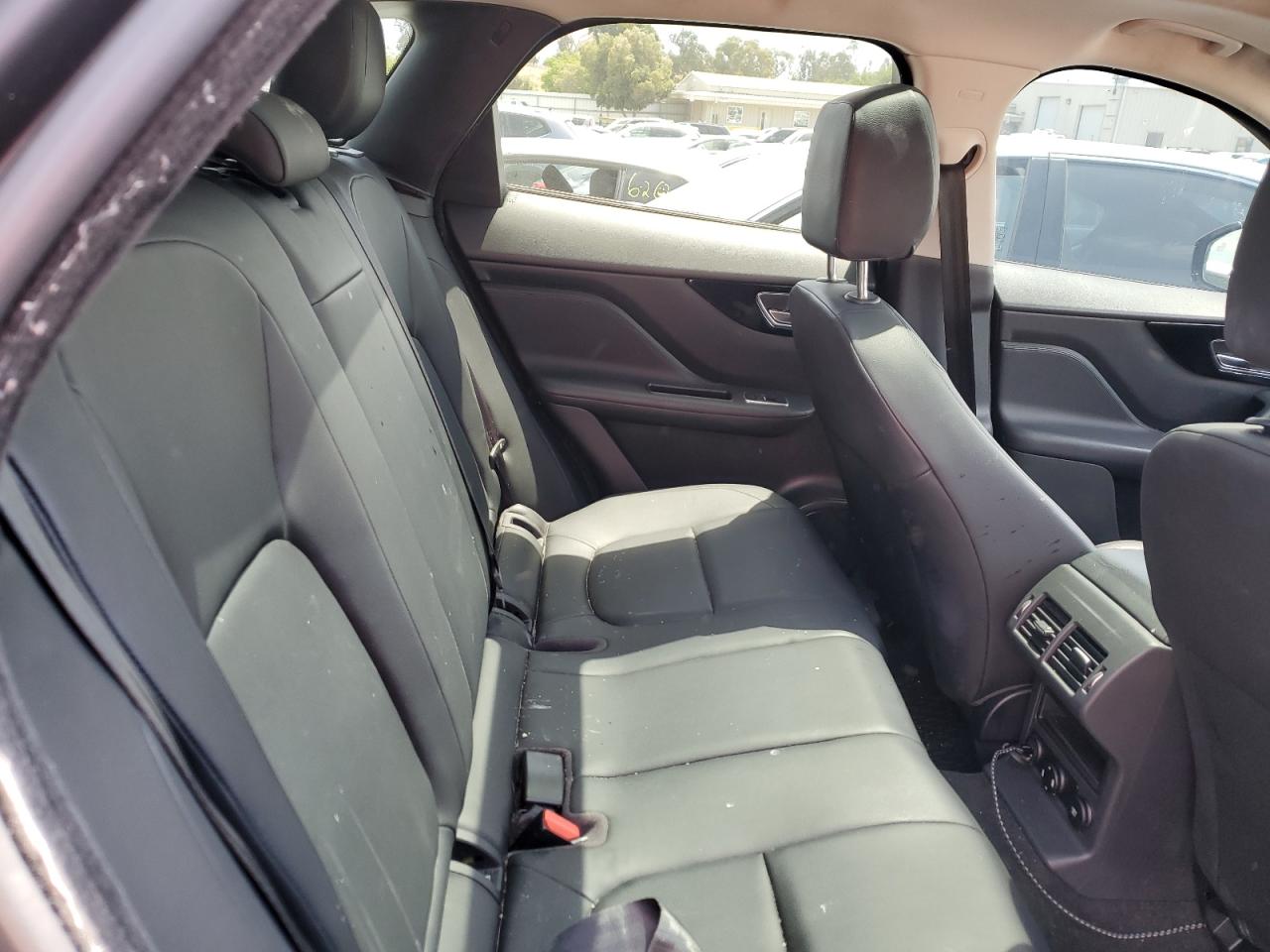 SADCJ2FXXJA295943 2018 Jaguar F-Pace Premium