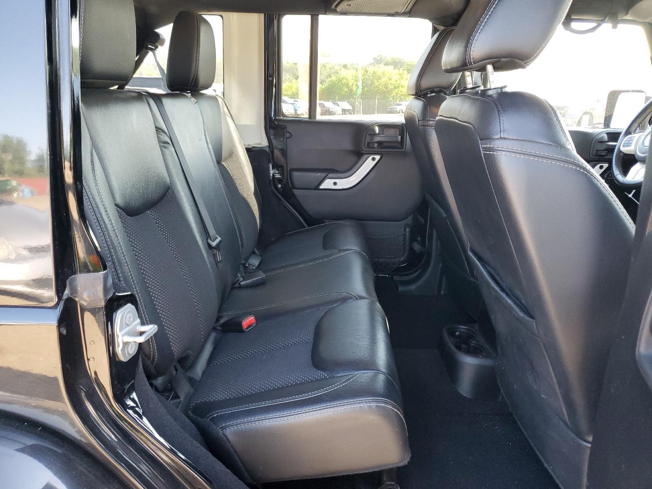 1C4BJWEG1FL614304 2015 Jeep Wrangler Unlimited Sahara