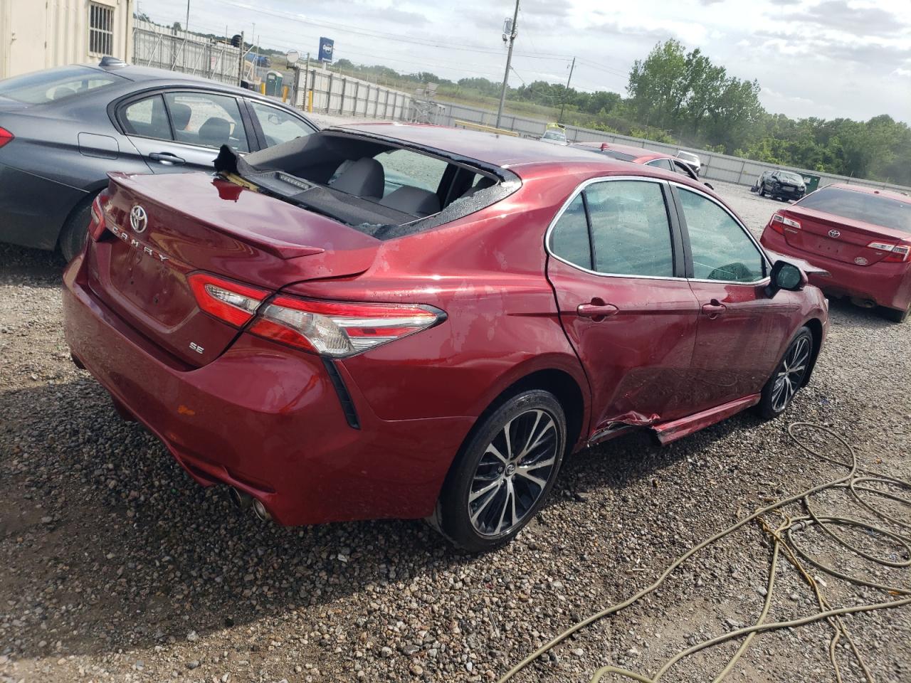 2018 Toyota Camry L vin: 4T1B11HK7JU676050