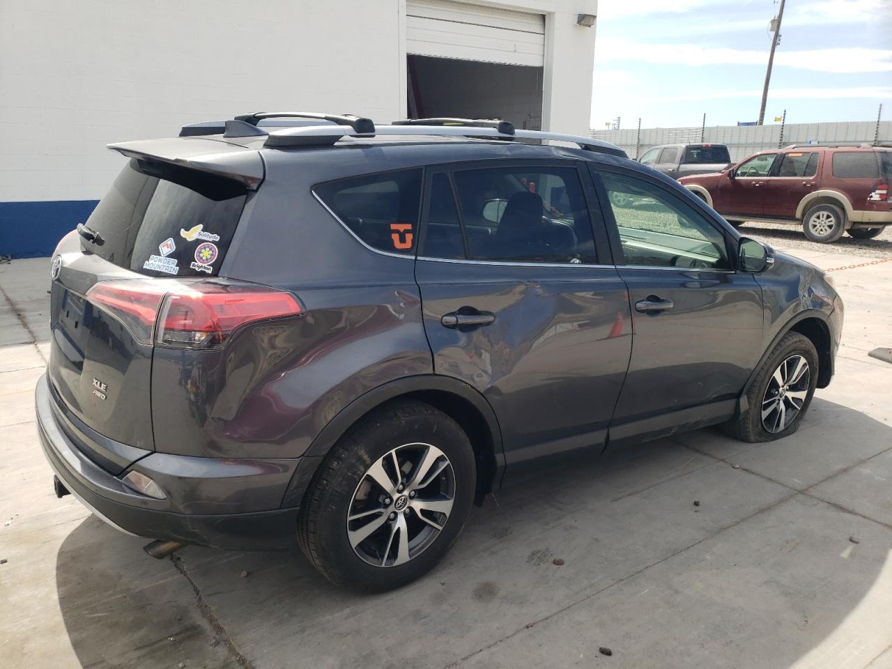 JTMRFREV3HD216735 2017 Toyota Rav4 Xle