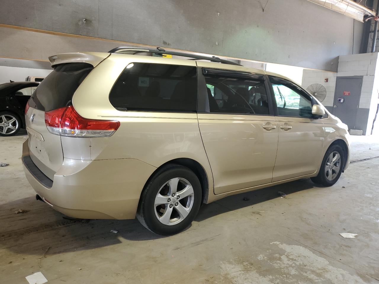 5TDKA3DC6BS007224 2011 Toyota Sienna Base