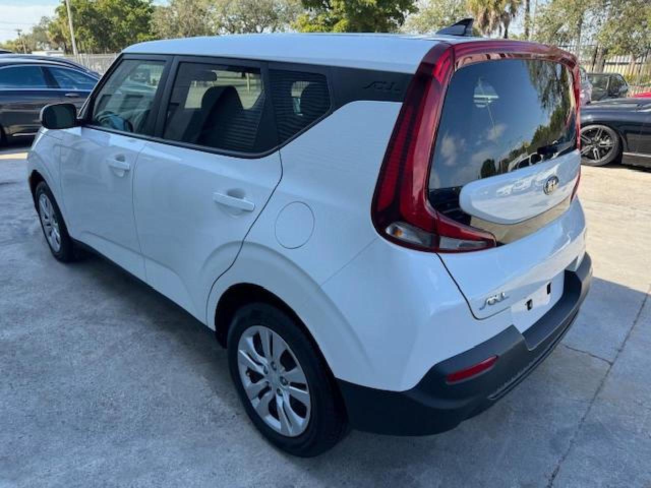 2020 Kia Soul Lx vin: KNDJ23AU2L7718792