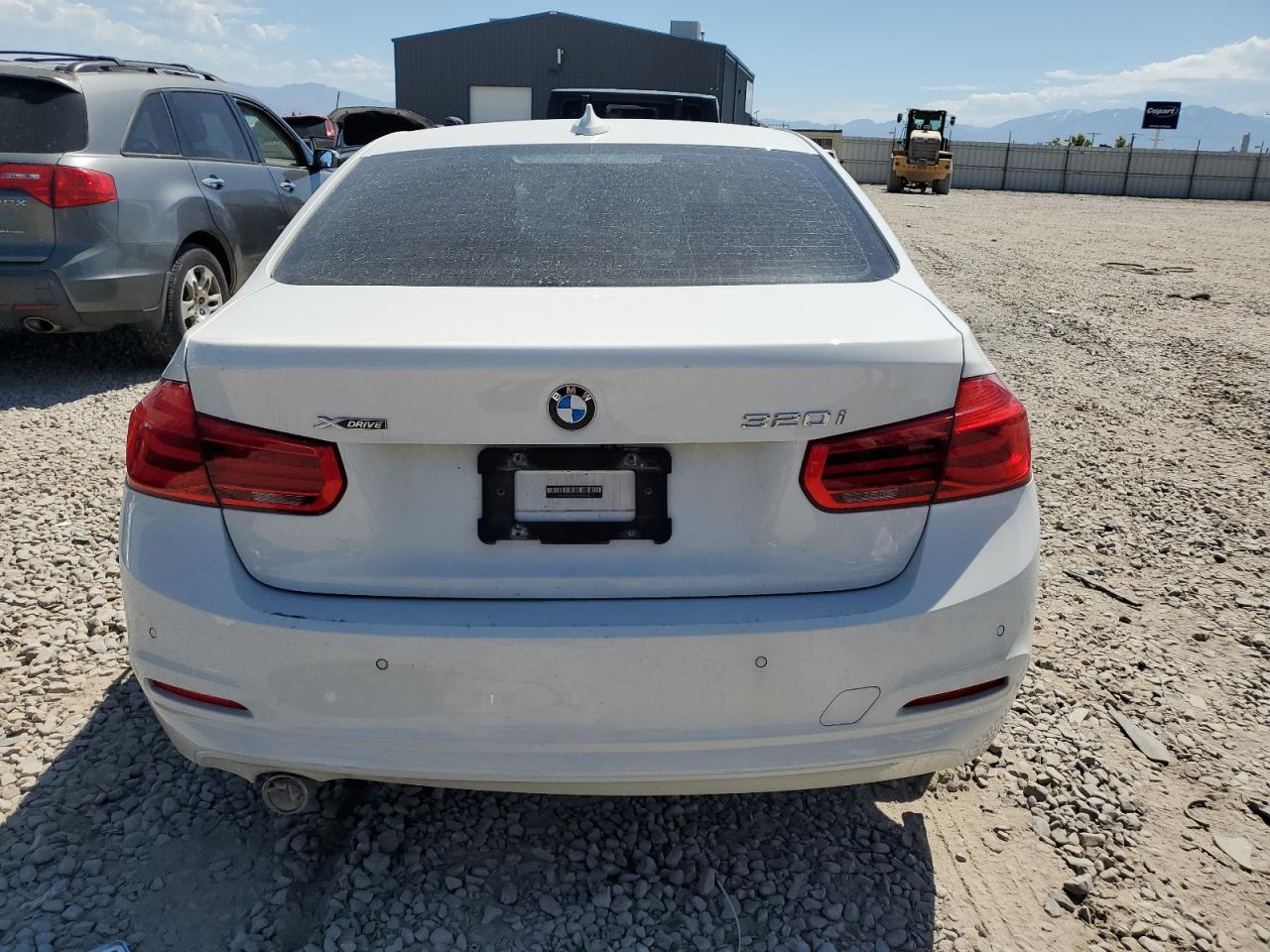 WBA8E5G3XHNU43480 2017 BMW 320 Xi