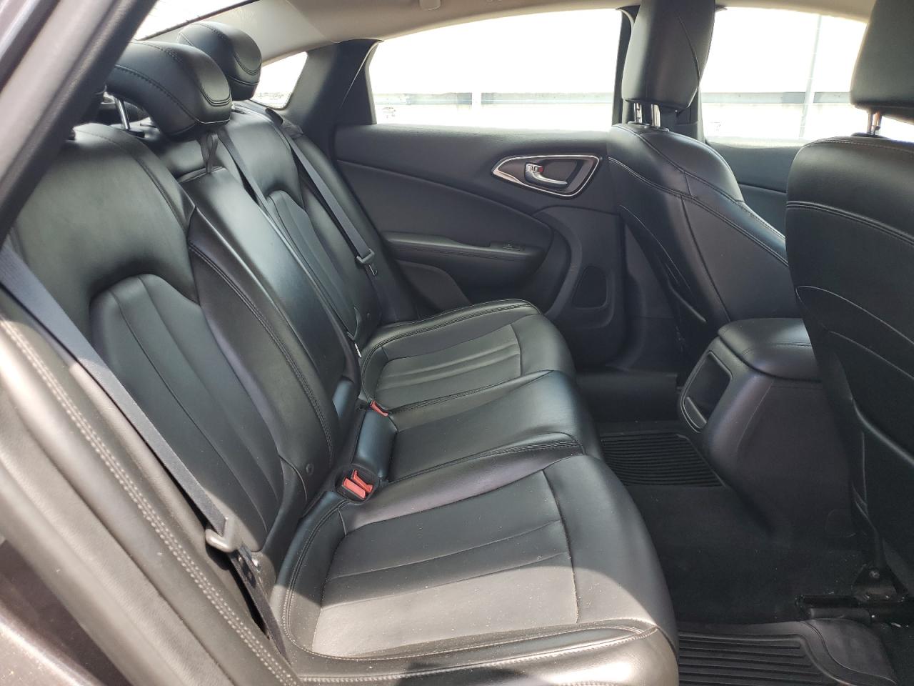 1C3CCCAB7HN511553 2017 Chrysler 200 Limited